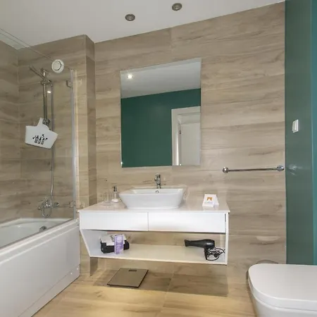 Elegant & Sophisticated Campo Ourique By Gt House ליסבון