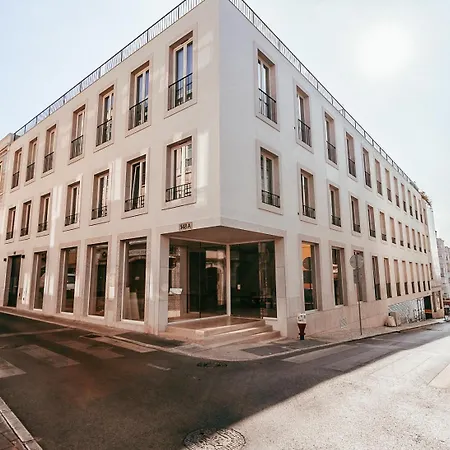 Elegant & Sophisticated Campo Ourique By Gt House